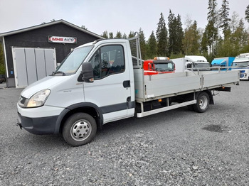 Легка бортова вантажівка IVECO Daily