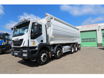Вантажівка цистерна IVECO EuroTrakker
