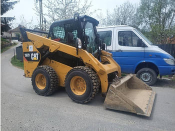Міні-навантажувач CATERPILLAR