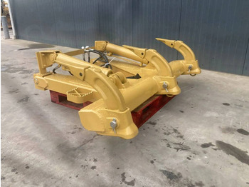 Навісне обладнання CATERPILLAR