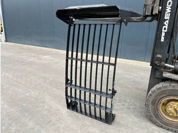 Кабіна й інтер'єр CATERPILLAR