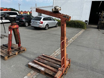 Вантажівка з маніпулятором