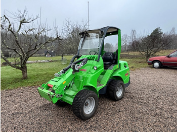 Колісний навантажувач AVANT