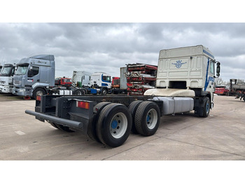 Вантажівка шасі DAF XF 95.430 (EURO 3 / 10 TYRES / 6X2 / MANUAL GEARBOX / BOITE MANUELLE): фото 4 Вантажівка шасі DAF XF 95.430 (EURO 3 / 10 TYRES / 6X2 / MANUAL GEARBOX / BOITE MANUELLE): фото 4