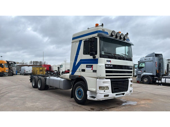 Вантажівка шасі DAF XF 95.430 (EURO 3 / 10 TYRES / 6X2 / MANUAL GEARBOX / BOITE MANUELLE): фото 3 Вантажівка шасі DAF XF 95.430 (EURO 3 / 10 TYRES / 6X2 / MANUAL GEARBOX / BOITE MANUELLE): фото 3