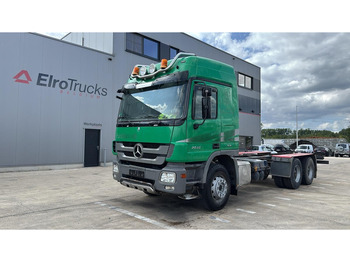 Вантажівка шасі MERCEDES-BENZ Actros 2646