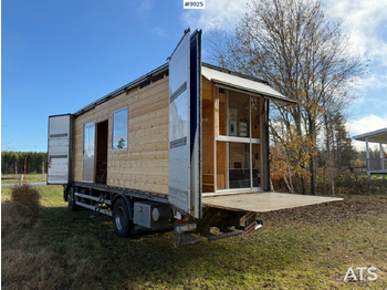 Вантажівка з закритим кузовом VOLVO FM9