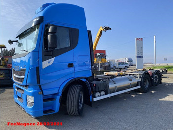 Вантажівка шасі IVECO Stralis 460