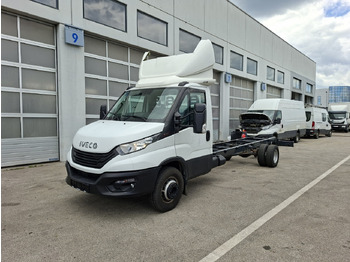 Вантажівка шасі IVECO Daily 70c18