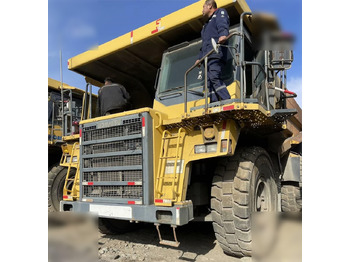 Кар'єрний самоскид KOMATSU HD465