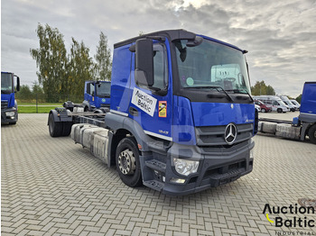 Вантажівка шасі MERCEDES-BENZ Actros 1843