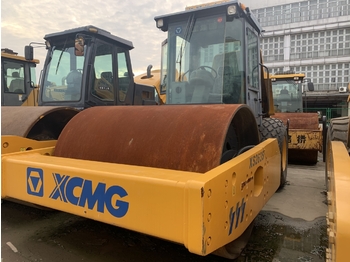 Каток XCMG XS263S