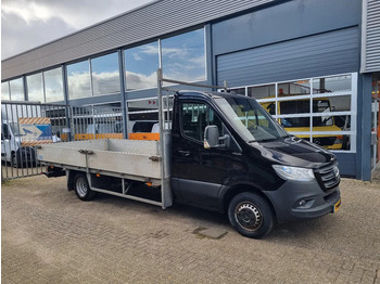Легка бортова вантажівка MERCEDES-BENZ Sprinter 516