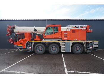 Вантажівка з маніпулятором