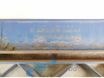 Універсальна частина в категорії Вантажівки MAN Cab side door 81669120195: фото 2