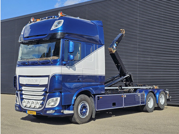 Гаковий мультиліфт вантажівка DAF XF 530