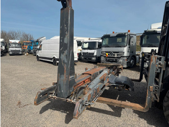 Гаковий мультиліфт вантажівка