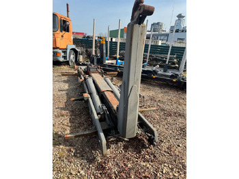 Гаковий мультиліфт вантажівка