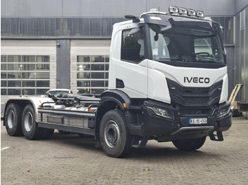 Самоскид вантажівка IVECO X-WAY