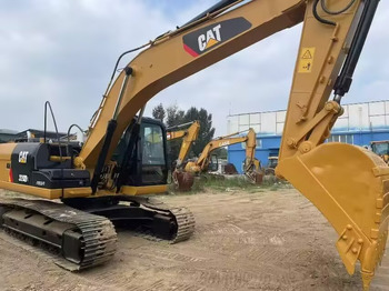 Гусеничний екскаватор CATERPILLAR 320D2