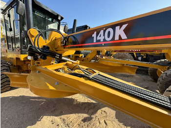 Грейдер CATERPILLAR 140H