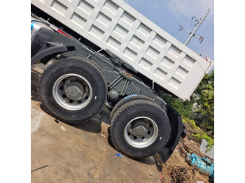 Тягач SINOTRUK HOWO 371 6*4 TRACTOR HEAD: фото 3