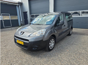 Легковий автомобіль PEUGEOT