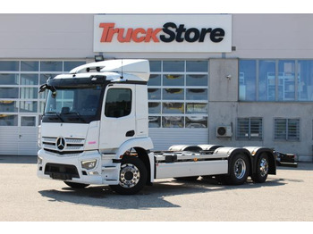Вантажівка шасі MERCEDES-BENZ Actros