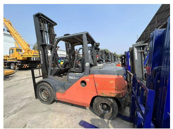 Навантажувач вилковий TOYOTA