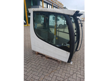 Кабіна й інтер'єр LIEBHERR