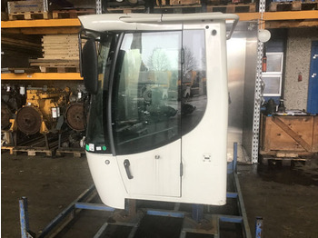 Кабіна й інтер'єр LIEBHERR