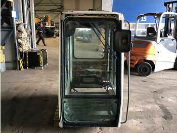 Кабіна й інтер'єр LIEBHERR