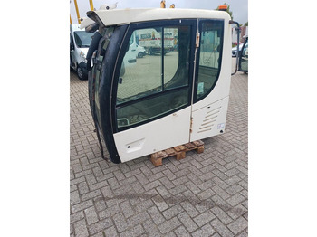 Кабіна й інтер'єр LIEBHERR