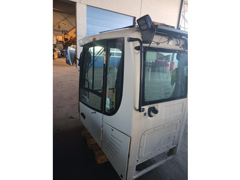 Кабіна й інтер'єр LIEBHERR