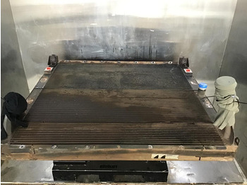 Радіатор LIEBHERR