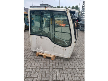 Кабіна й інтер'єр LIEBHERR