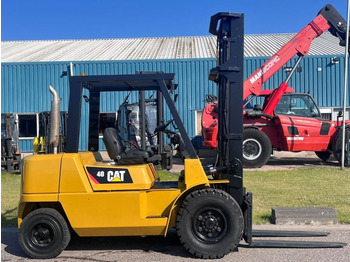 Дизельний навантажувач CATERPILLAR DP