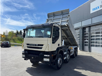 Самоскид вантажівка IVECO Trakker