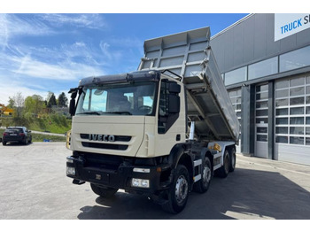 Самоскид вантажівка IVECO Trakker