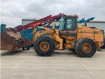 Колісний навантажувач CASE
