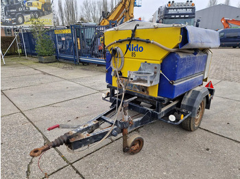 Розкидач піску і cолі