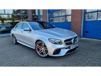Седан MERCEDES-BENZ