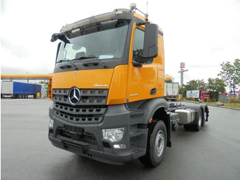 Вантажівка шасі MERCEDES-BENZ Arocs