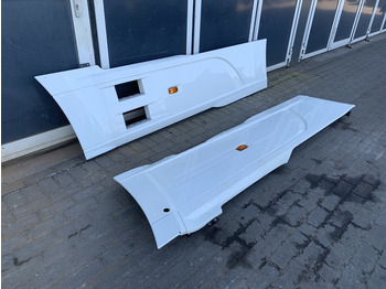 Кузов і екстер'єр в категорії Вантажівки DAF XF106 Sideskirt Set DAF 1903109: фото 3 Кузов і екстер'єр в категорії Вантажівки DAF XF106 Sideskirt Set DAF 1903109: фото 3