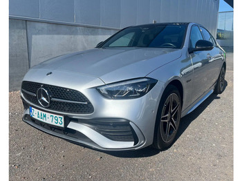 Седан MERCEDES-BENZ