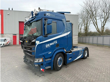 Тягач SCANIA