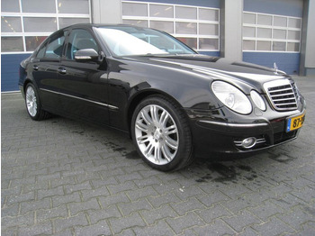 Седан MERCEDES-BENZ