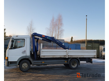 Бортова вантажівка/ Платформа, Вантажівка з маніпулятором Mercedes-Benz Atego 818L med 6 meter plan og kran: фото 2