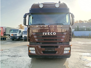 Тентована вантажівка, Вантажівка з маніпулятором Iveco AS260S42Y/FS: фото 4