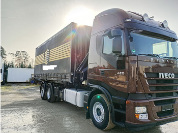 Тентована вантажівка, Вантажівка з маніпулятором Iveco AS260S42Y/FS: фото 3